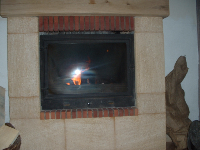 A kominek swieci i grzeje...